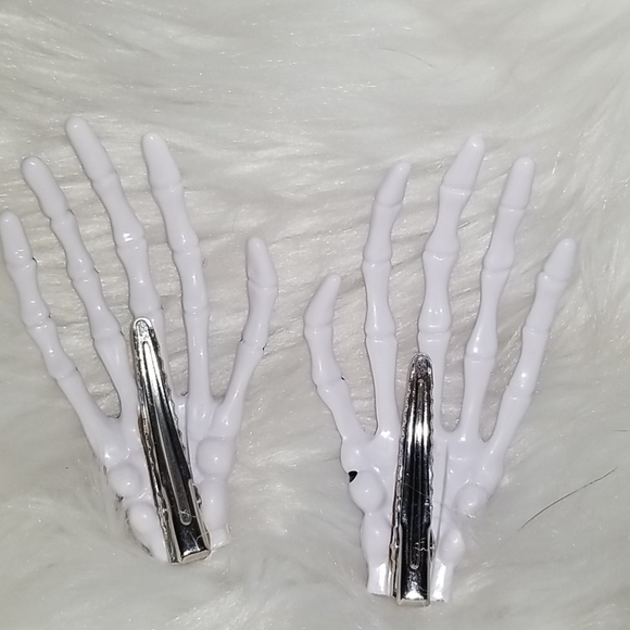 DONT ASK White Skeleton Hands Barrettes - Picture 3 of 5